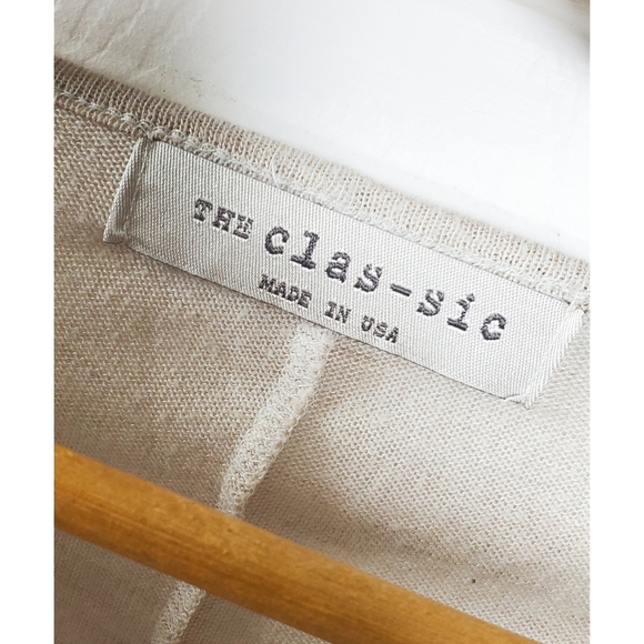 THE clas-sic long sleeves crop top - Picture 2 of 3